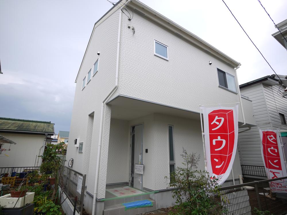 Local appearance photo. Local (11 May 2013) Shooting