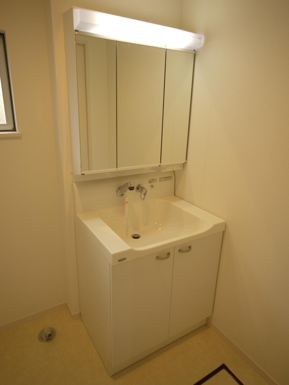 Wash basin, toilet. Manufactured by YAMAHA (11 May 2013) Shooting