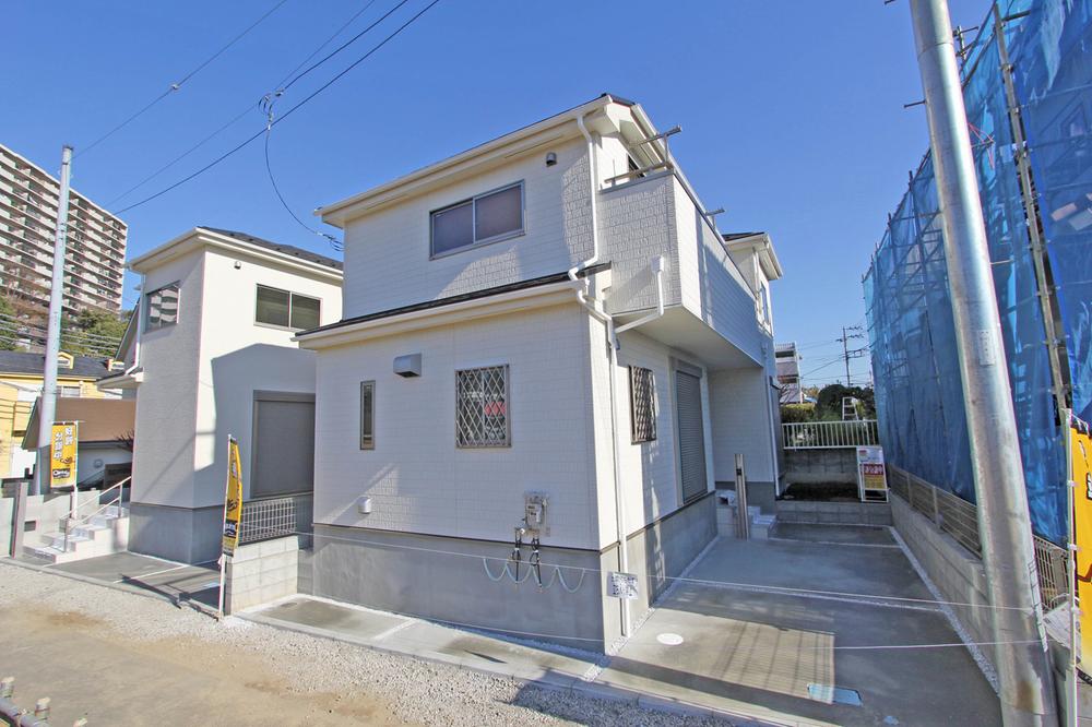 Local appearance photo. Local (12 May 2013) Shooting