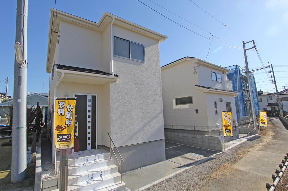 Local photos, including front road. Local (12 May 2013) Shooting