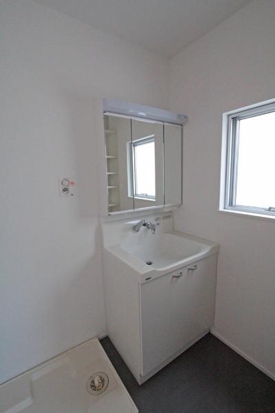 Same specifications photos (Other introspection). Washroom construction cases