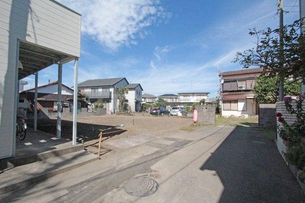 Local photos, including front road. Local (12 May 2013) Shooting