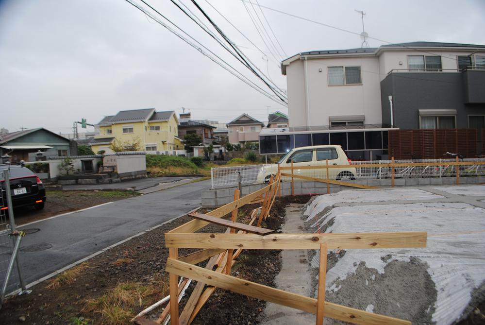 Local photos, including front road. Local (10 May 2013) Shooting
