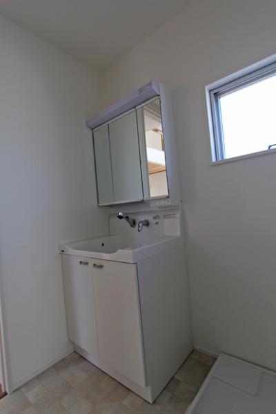 Wash basin, toilet. Local (10 May 2013) Shooting