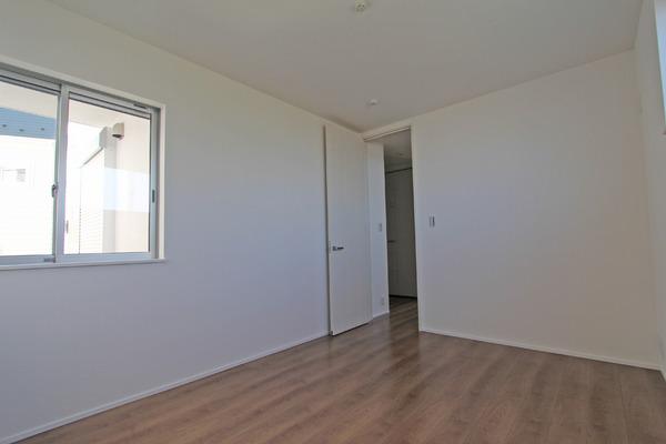 Non-living room. Local (10 May 2013) Shooting