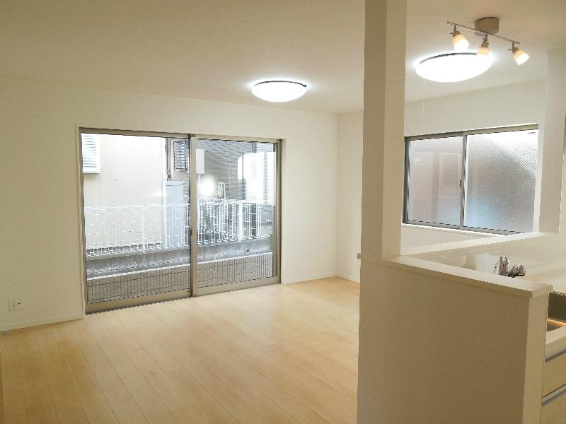 Same specifications photos (living)