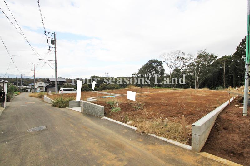 Local photos, including front road. Local (11 May 2013) Shooting B compartment