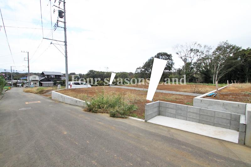 Local photos, including front road. Local (11 May 2013) Shooting A compartment