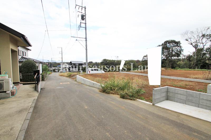 Local photos, including front road. Local (11 May 2013) Shooting A compartment
