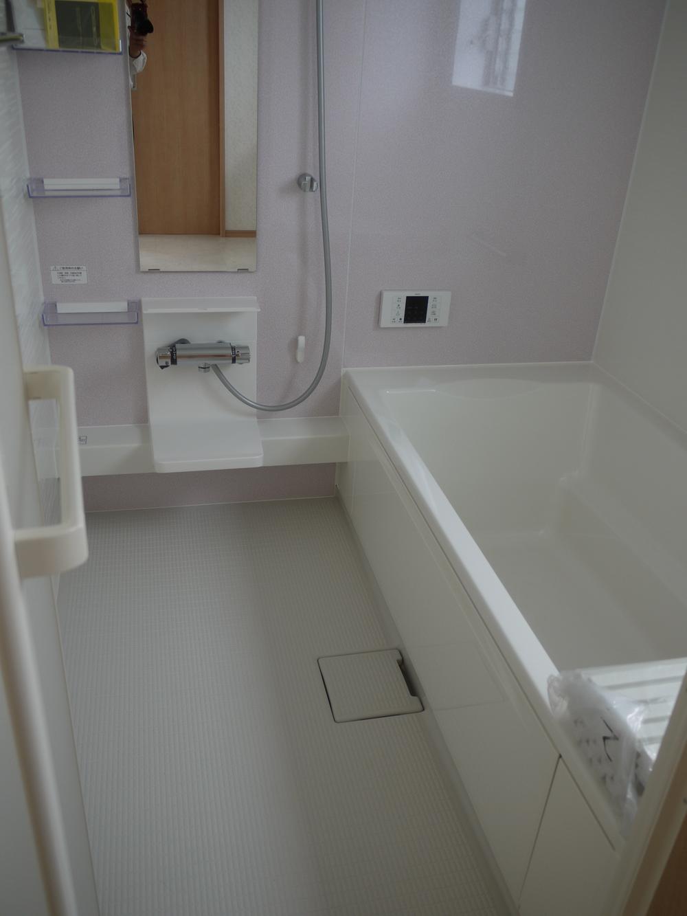 Bathroom. 5 Building