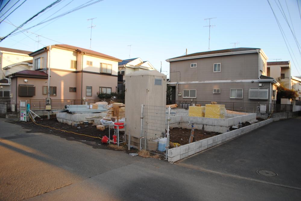 Local photos, including front road. Local (11 May 2013) Shooting