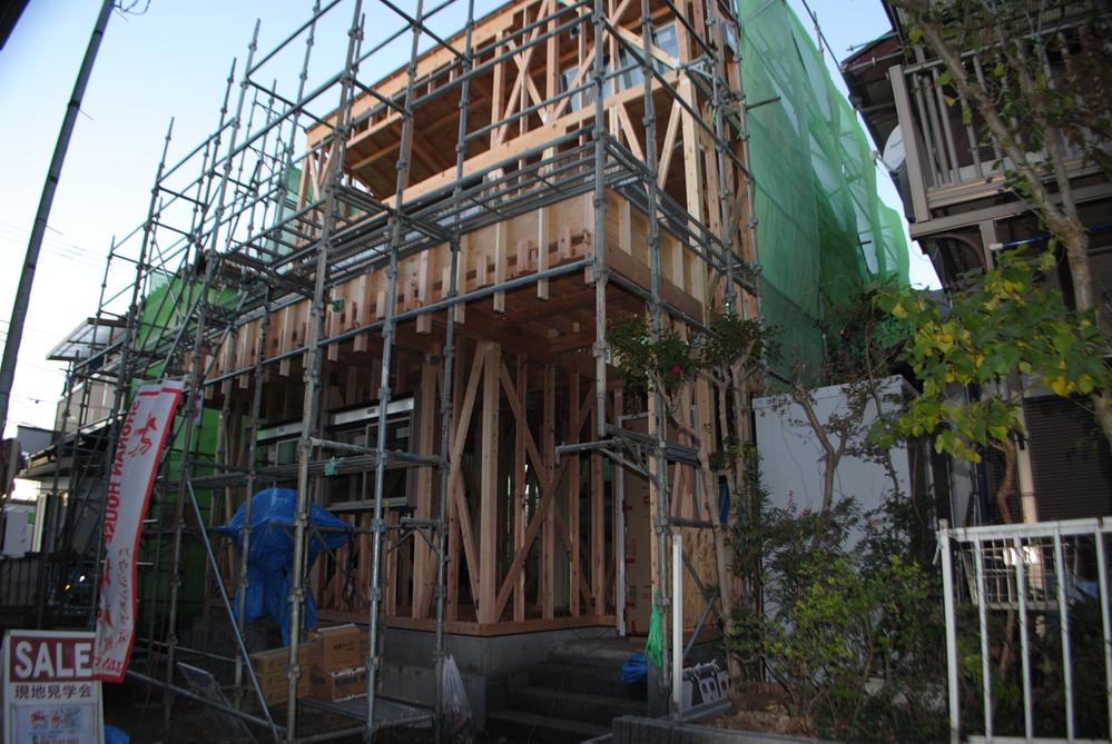 Local appearance photo. Local (11 May 2013) Shooting