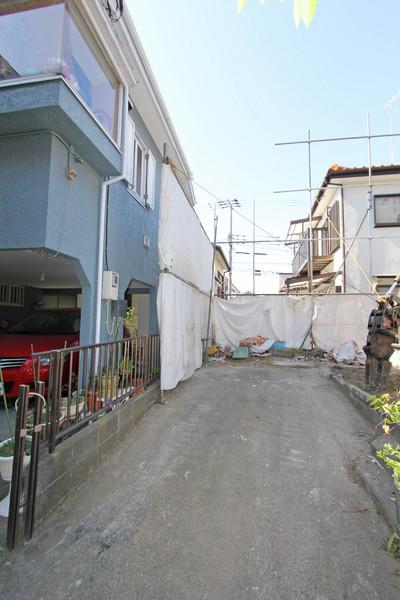 Local photos, including front road. Local (12 May 2013) Shooting