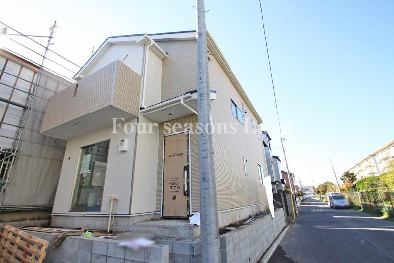 Local photos, including front road. Local (11 May 2013) Shooting 1 Building