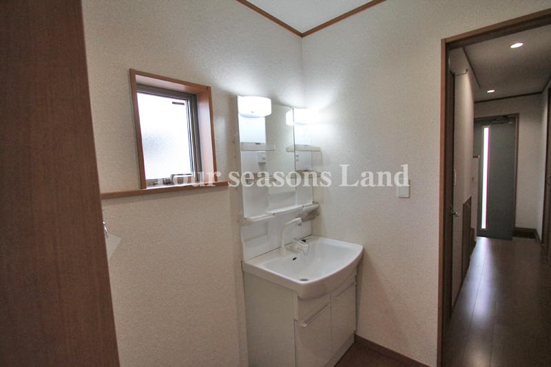 Wash basin, toilet. The company construction cases