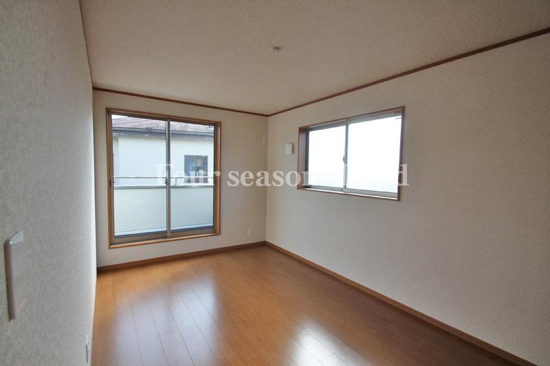 Non-living room. The company construction cases