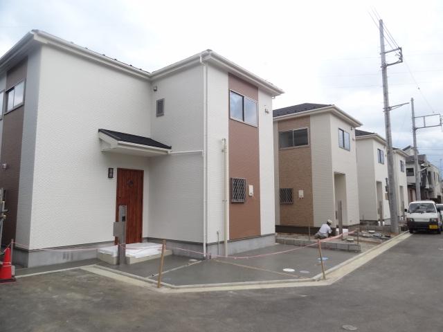 Local appearance photo. Local (09 May 2013) Shooting