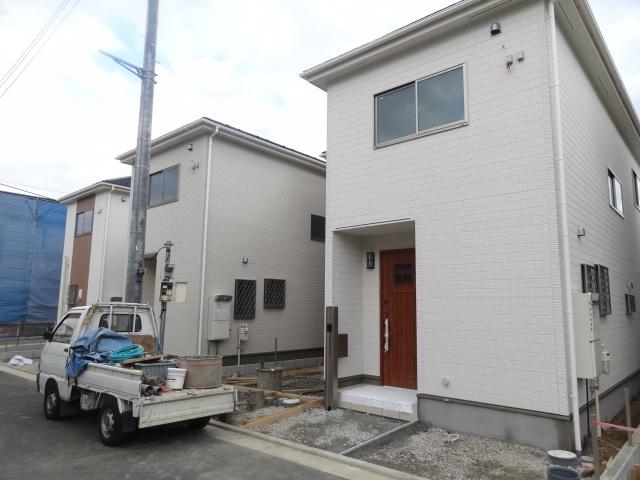 Local appearance photo. Local (09 May 2013) Shooting