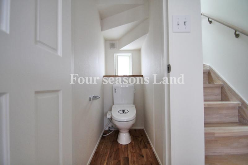 Toilet. Indoor (10 May 2013) Shooting