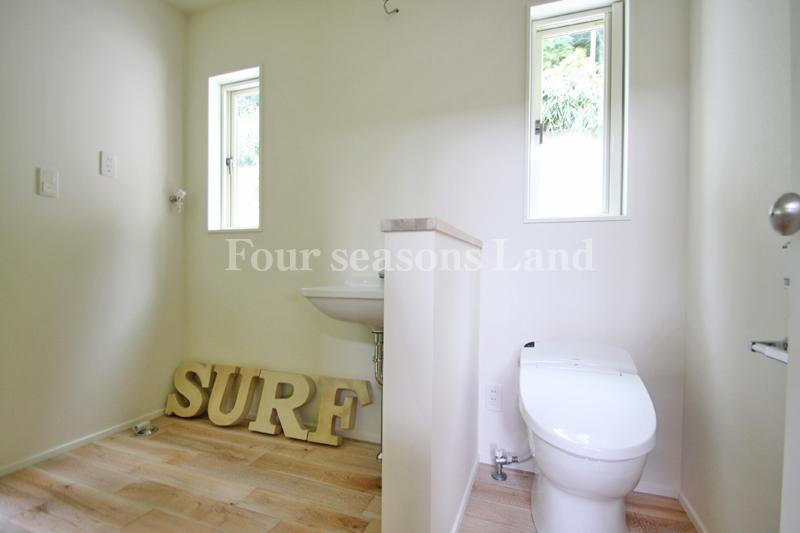 Toilet. Indoor (10 May 2013) Shooting