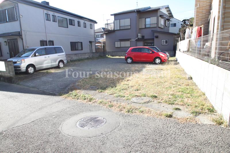 Local photos, including front road. Local (12 May 2013) Shooting