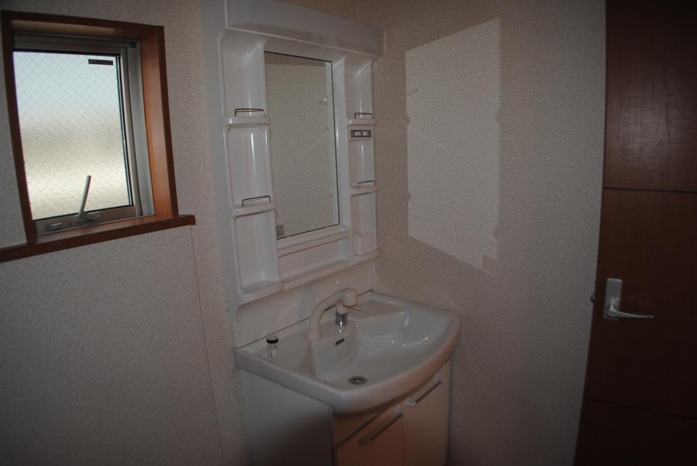 Wash basin, toilet. Room (August 2013) Shooting