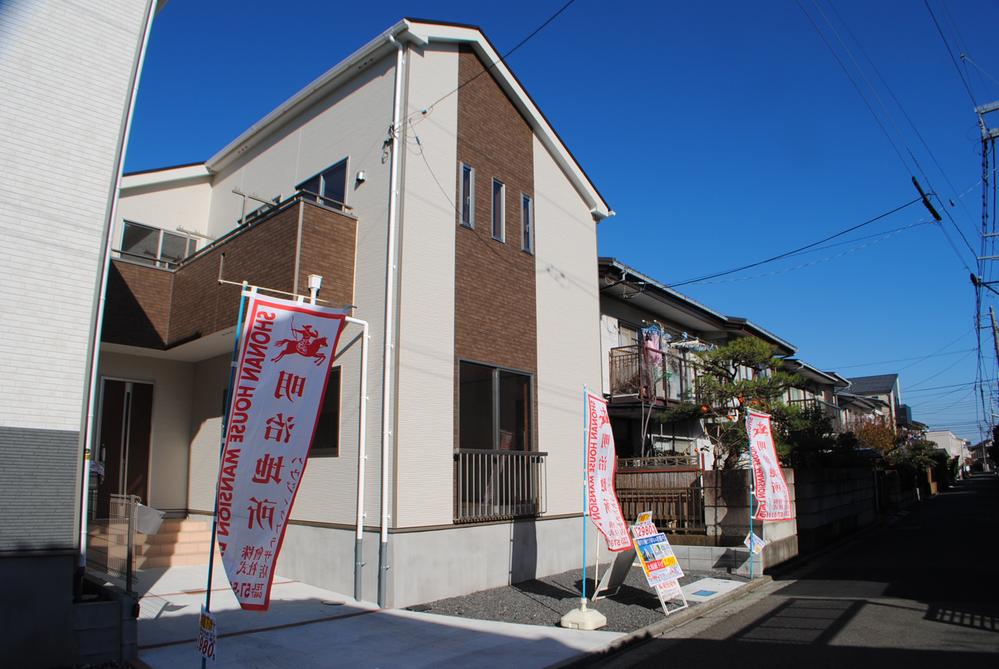 Local appearance photo. Local (11 May 2013) Shooting