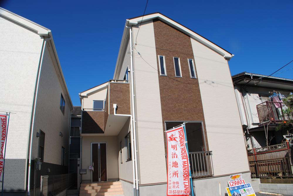 Local photos, including front road. Local (11 May 2013) Shooting