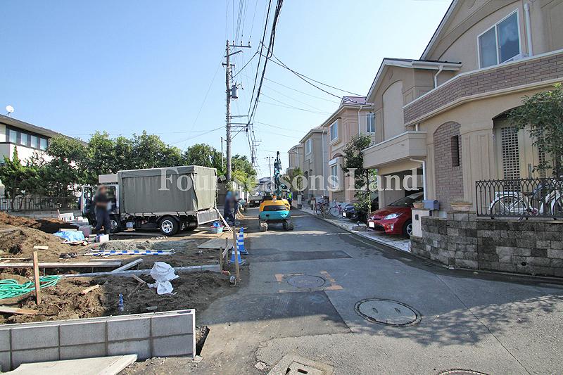 Local photos, including front road. Local (11 May 2013) Shooting