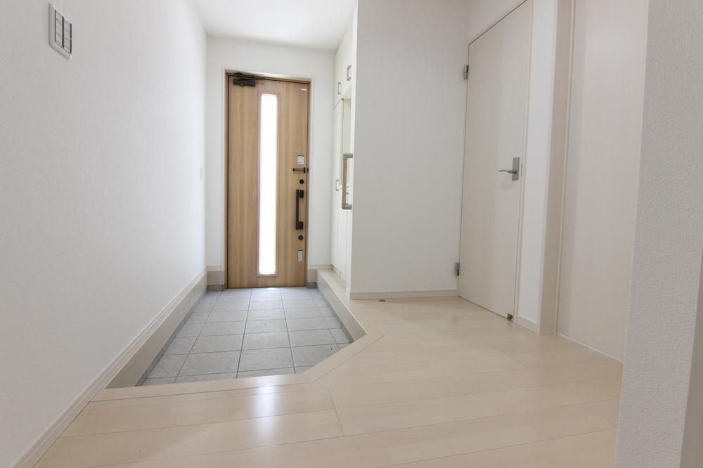 Same specifications photos (Other introspection). Building 3: welcome you at the door construction cases ○ spacious entrance