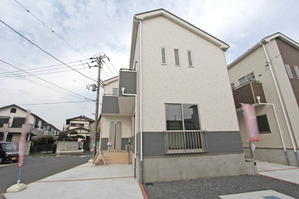 Local appearance photo. update 2013 November shooting Than 1 Building side