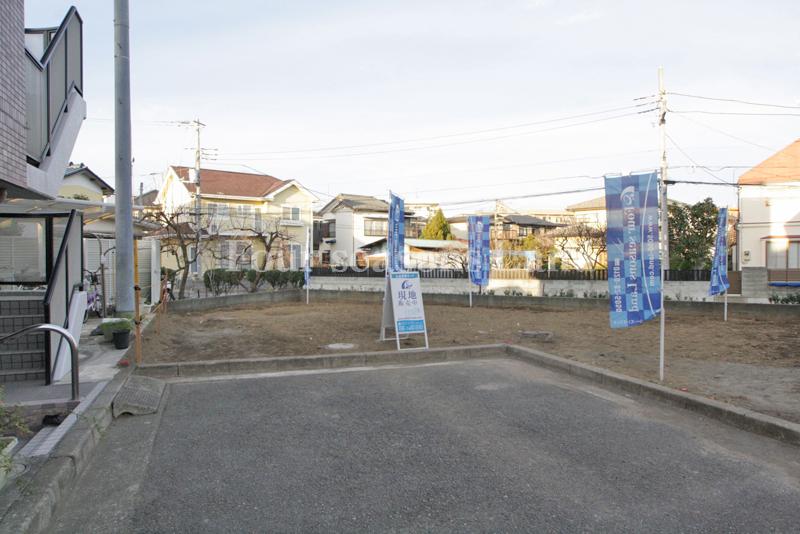 Local photos, including front road. Local (12 May 2013) Shooting