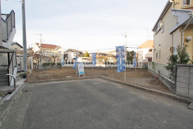 Local photos, including front road. Local (12 May 2013) Shooting