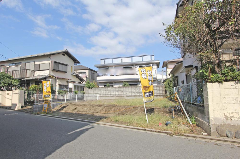 Local photos, including front road. Local (10 May 2013) Shooting