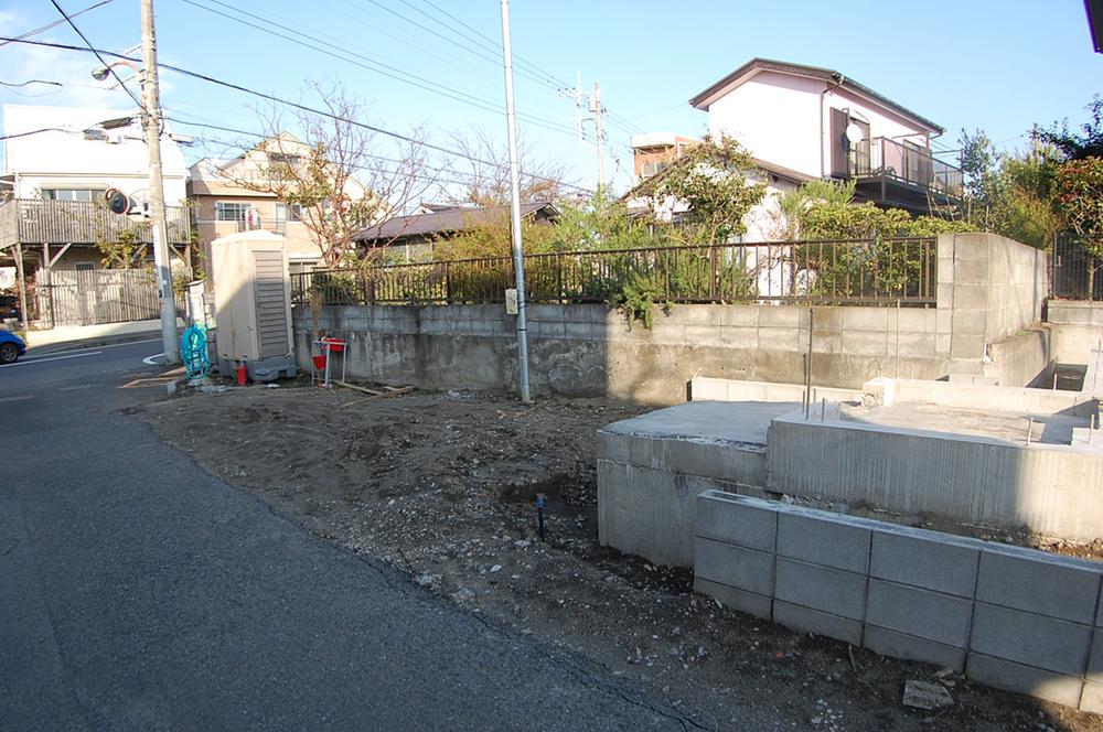 Local photos, including front road. Local (11 May 2013) Shooting