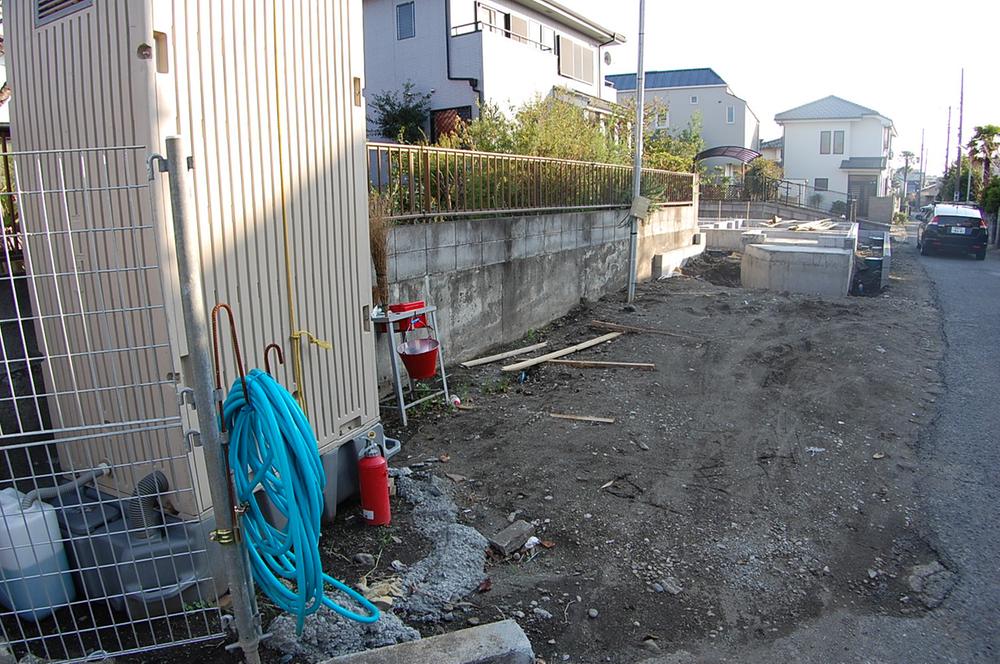 Local photos, including front road. Local (11 May 2013) Shooting