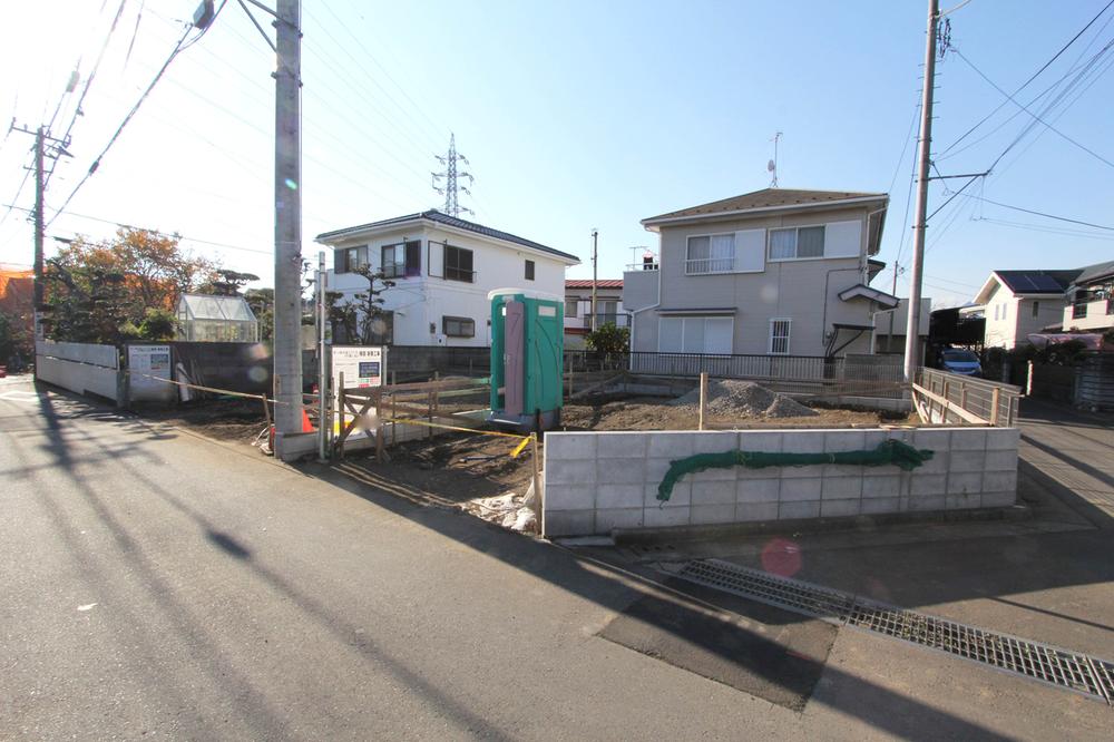 Local photos, including front road. update Shooting 2013 December 03 days has started construction work.