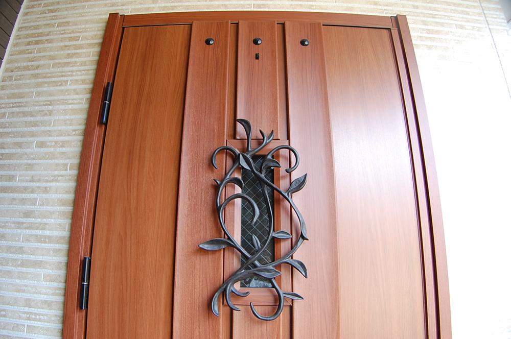 Entrance. Local (September 2013) Shooting