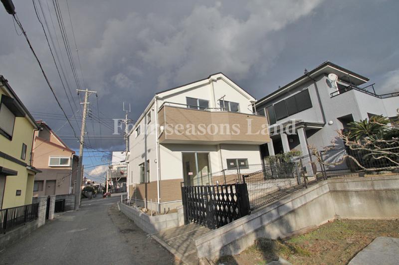 Local photos, including front road. Local (12 May 2013) Shooting