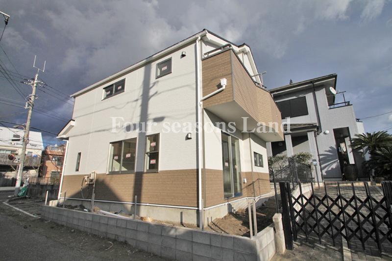 Local photos, including front road. Local (12 May 2013) Shooting