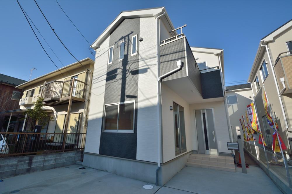 Local appearance photo. 2 stylish appearance of tone color. Also put parking space is wide bike and bicycle