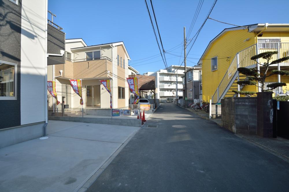 Local photos, including front road. Living environment is good for all New subdivision in!