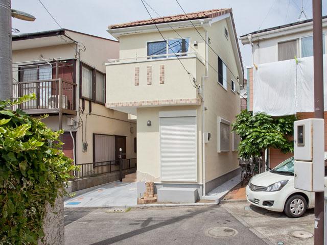 Local appearance photo. Local (12 May 2013) Shooting