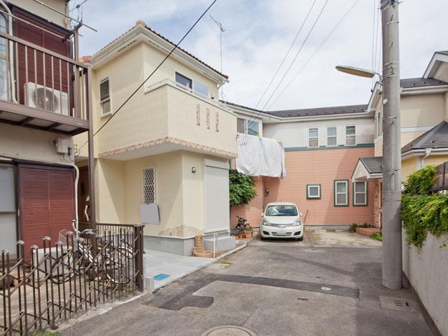 Local photos, including front road. Local (12 May 2013) Shooting