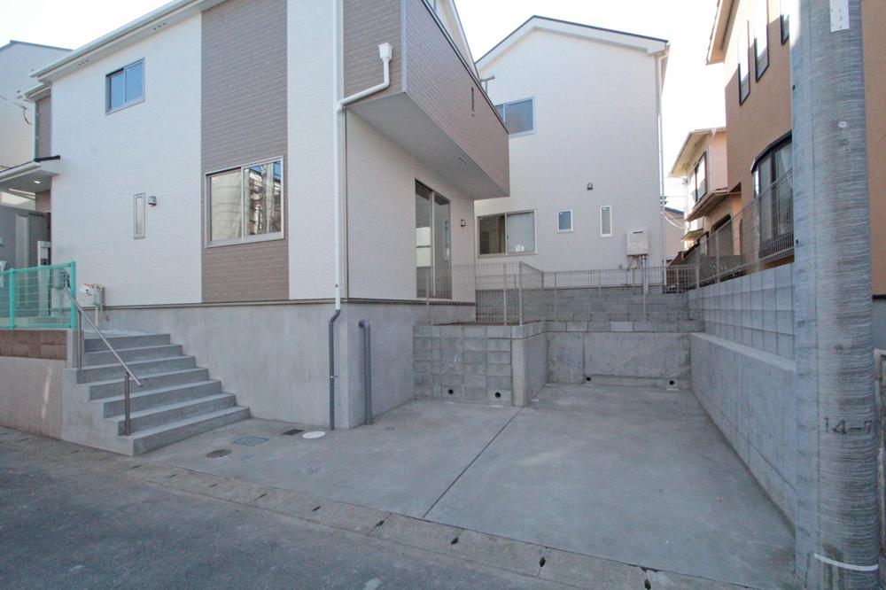 Parking lot. Local (11 May 2013) Shooting