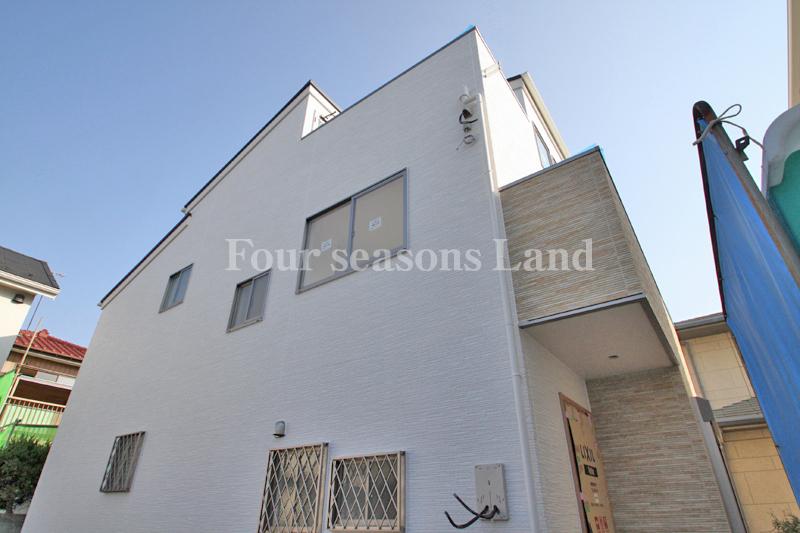 Local appearance photo. Local (11 May 2013) Shooting