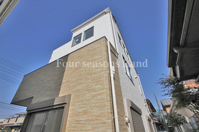 Local appearance photo. Local (11 May 2013) Shooting