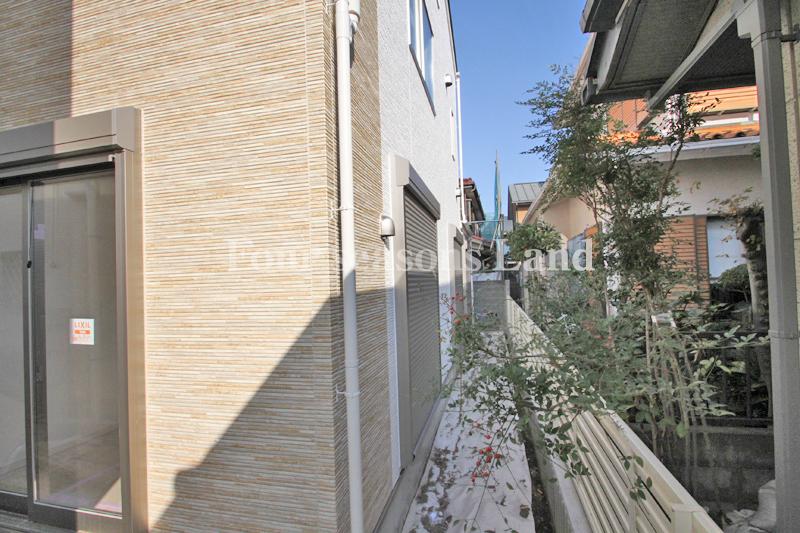 Local appearance photo. Local (11 May 2013) Shooting