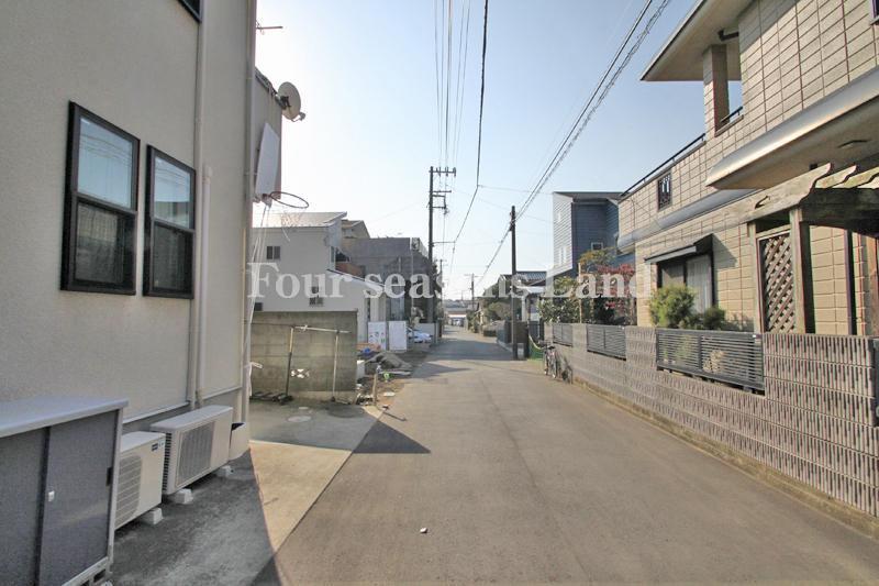 Local photos, including front road. Local (11 May 2013) Shooting