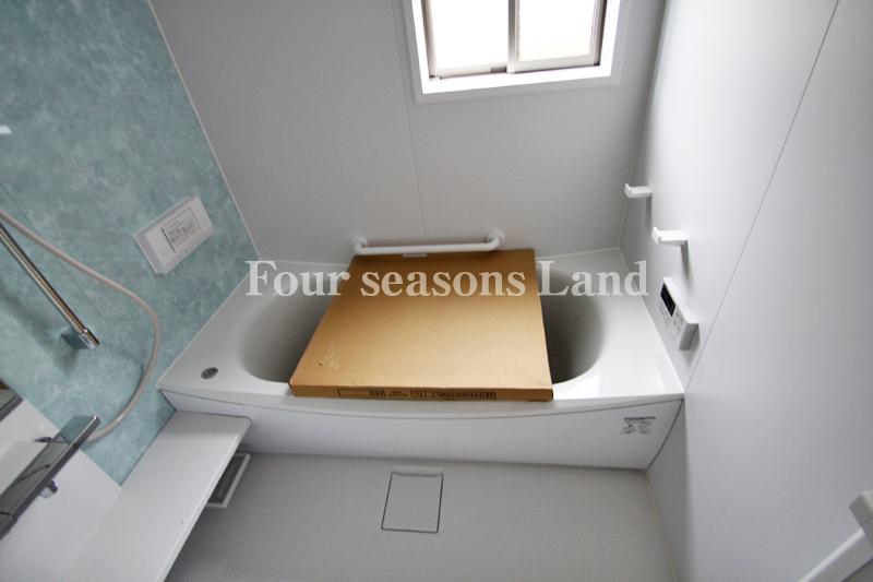 Bathroom. Indoor (11 May 2013) Shooting